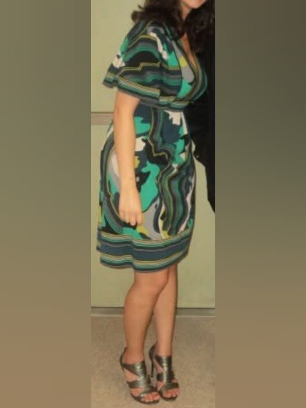 BCBGMaxAzria Abstract Print Flutter Sleeve Midi Dress Blue Teal Yellow - Picture 9 of 10